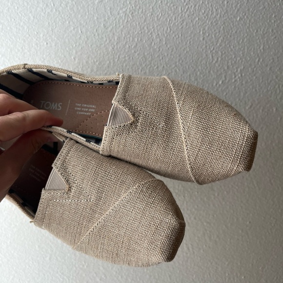 TOMS Women Beige Slip-On Flats - Picture 2 of 7